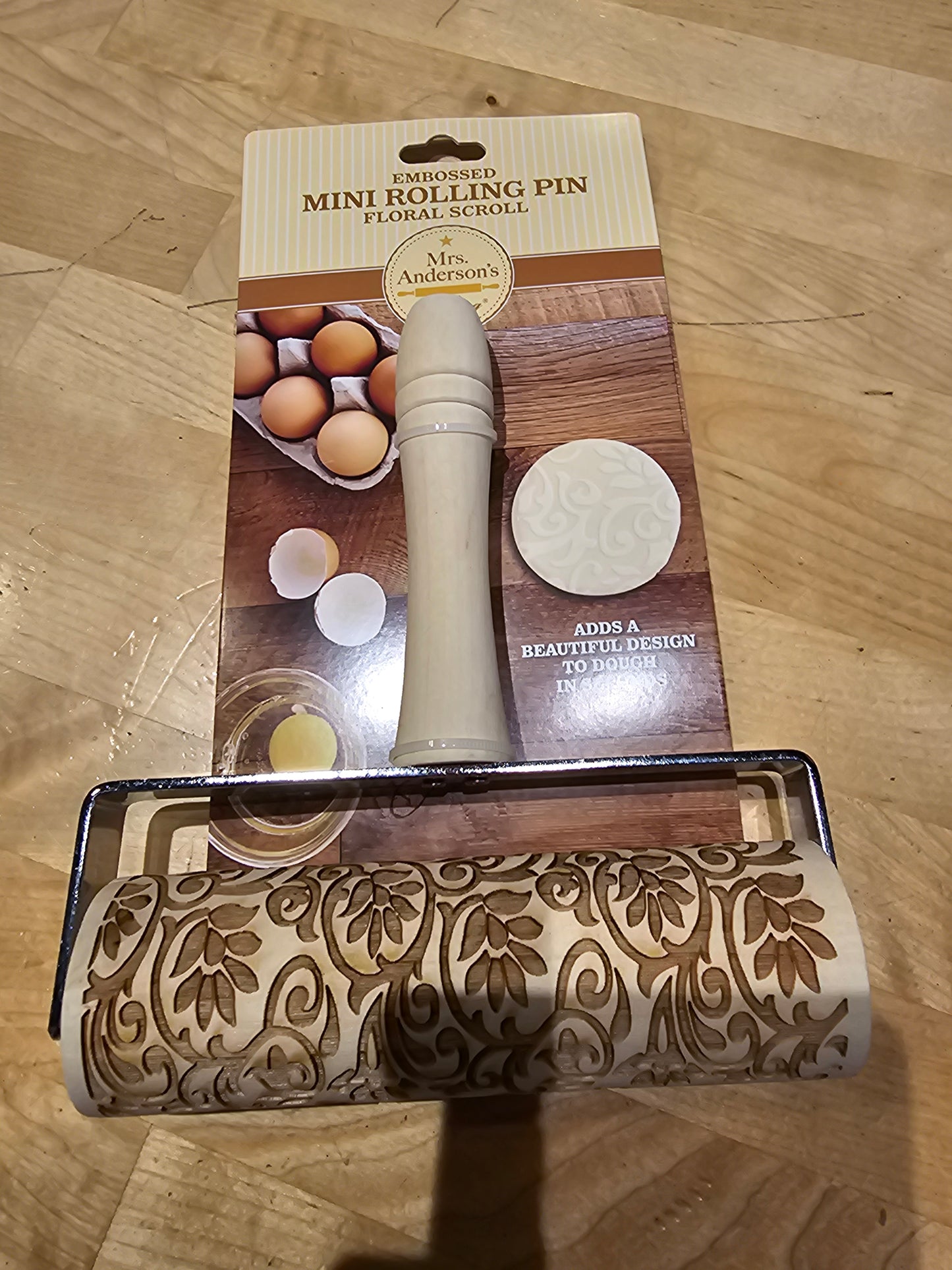 Mini.Rolling Pen with Floral Scroll