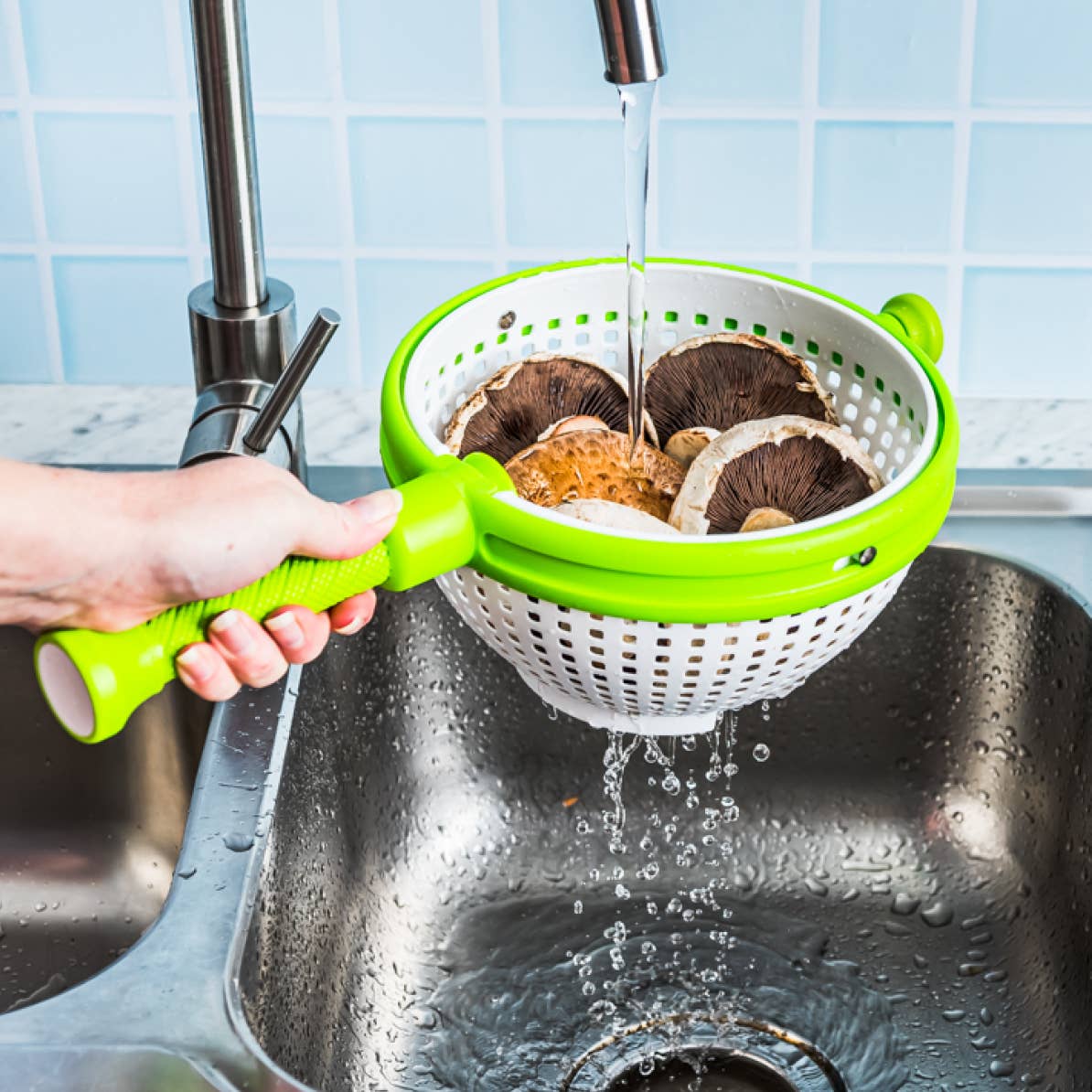 Dreamfarm - Spina® - 2-in-1 Colander and In-sink Salad Spinner