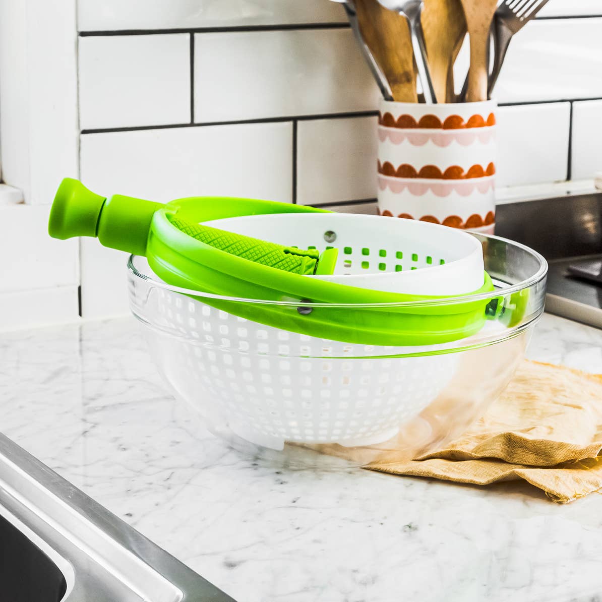Dreamfarm - Spina® - 2-in-1 Colander and In-sink Salad Spinner