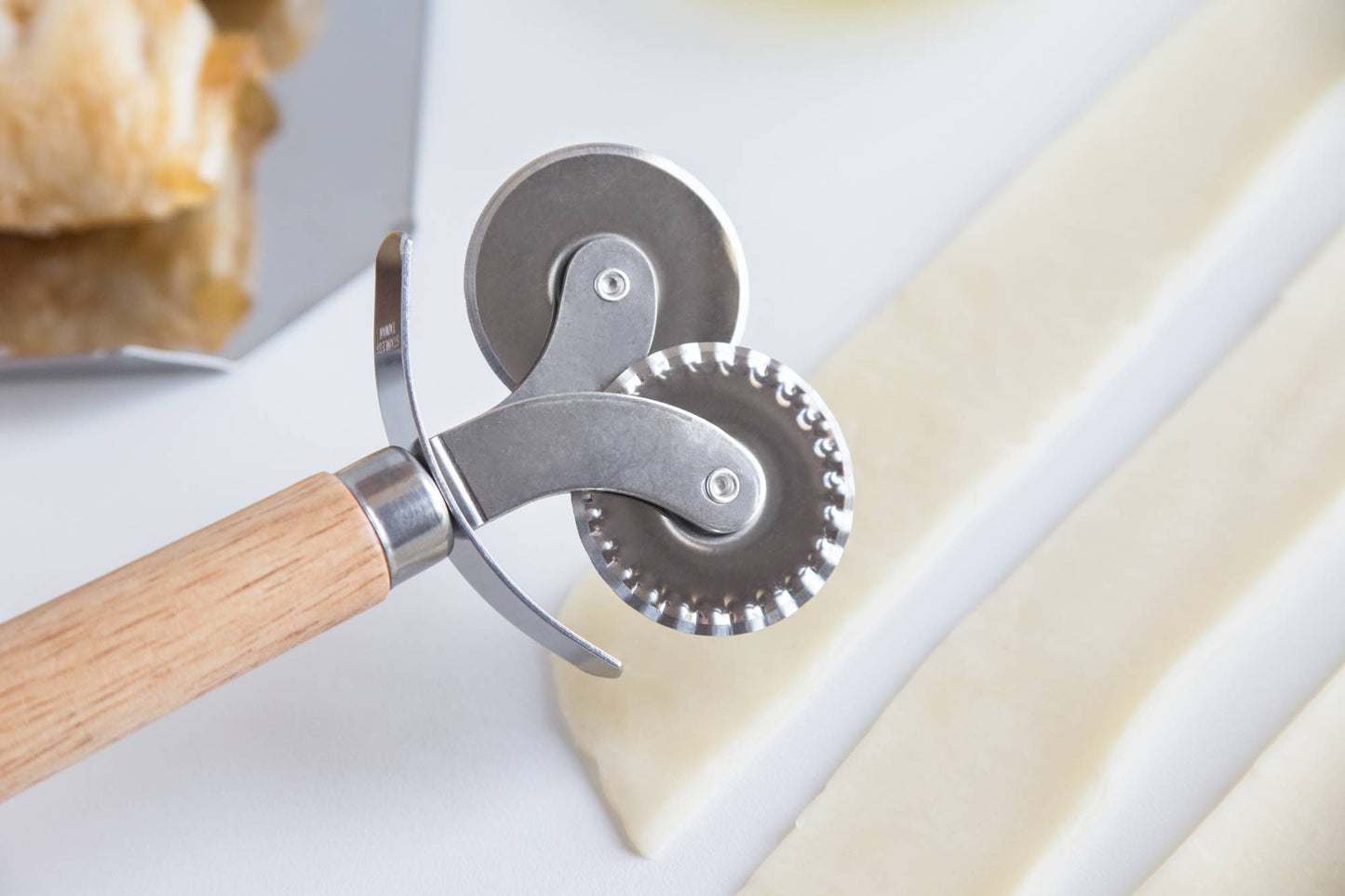 Fox Run Pastry Wheel Crimper, Cutter, 1" x 2.75" x 6.5"