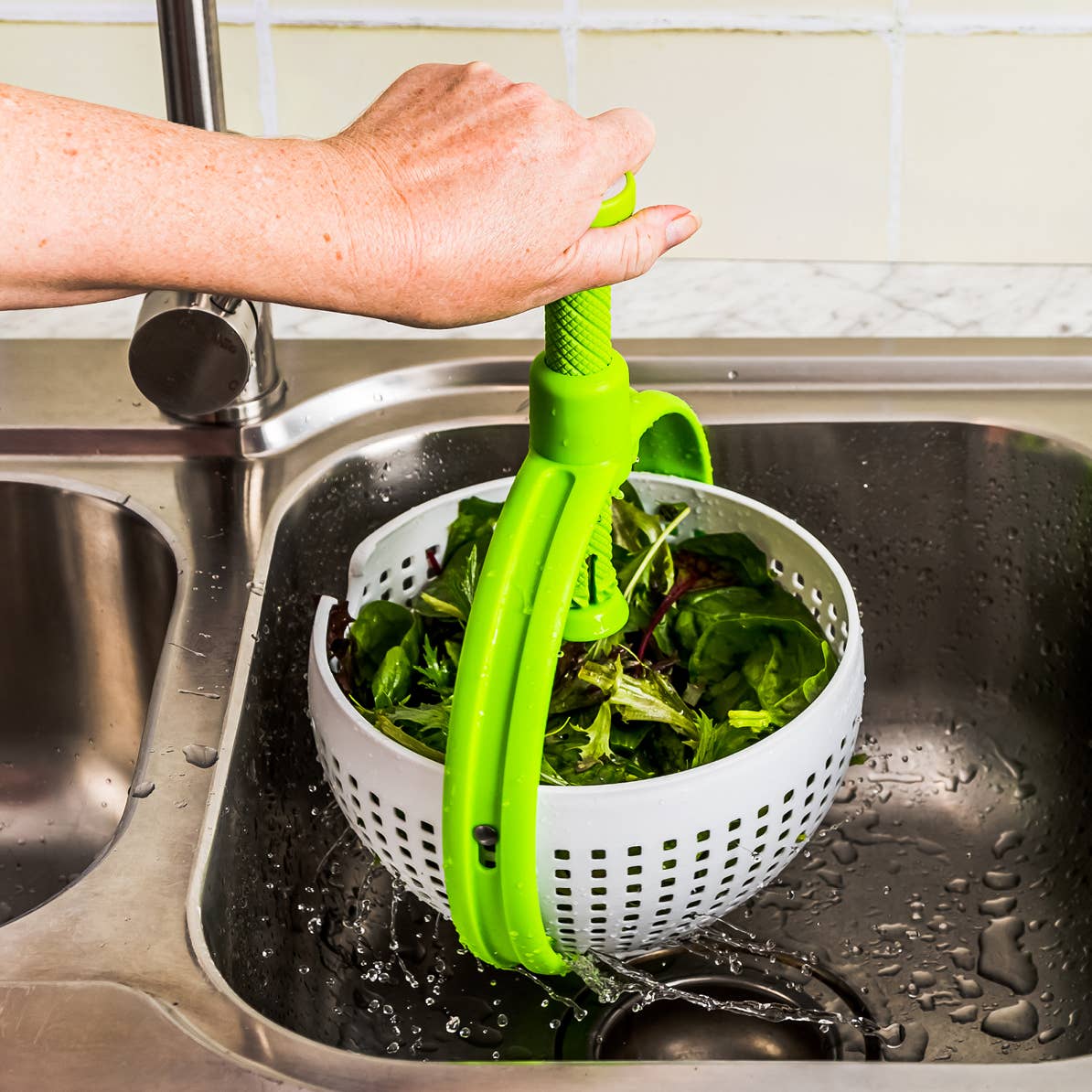 Dreamfarm - Spina® - 2-in-1 Colander and In-sink Salad Spinner
